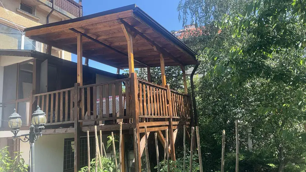 Изработка на Декинг/тераса с покрив. В завършен вид