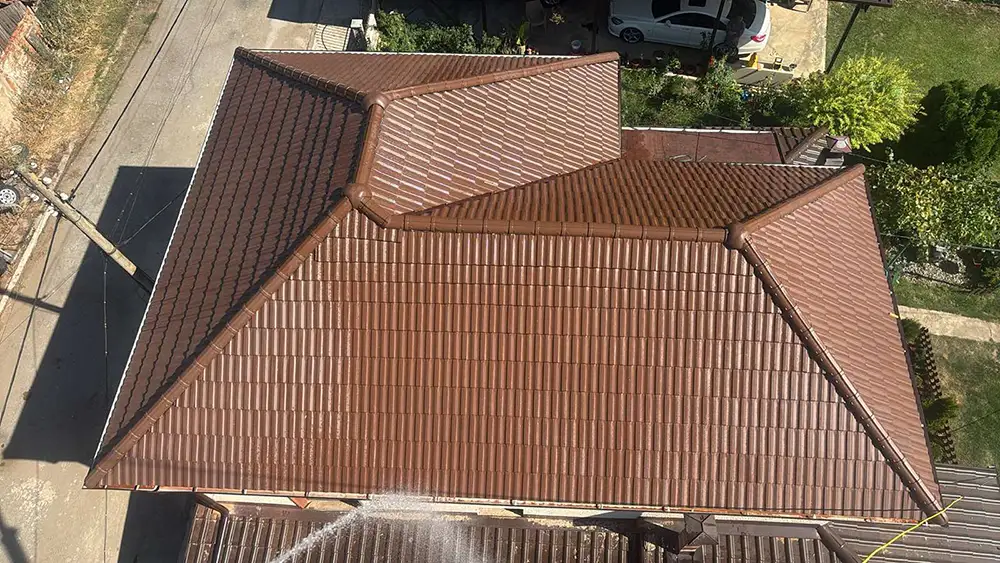 Ремонт на покрив полагане на нови керемиди и безшевни американски улуци